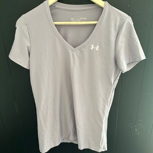 Womens underarmour v-neck t-shirt